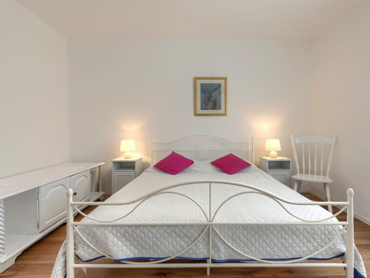 Apartment Laura By Interhome Пула Экстерьер фото