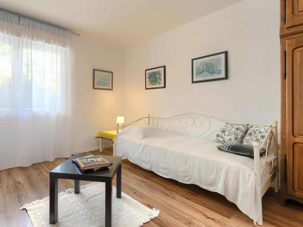 Apartment Laura By Interhome Пула Экстерьер фото